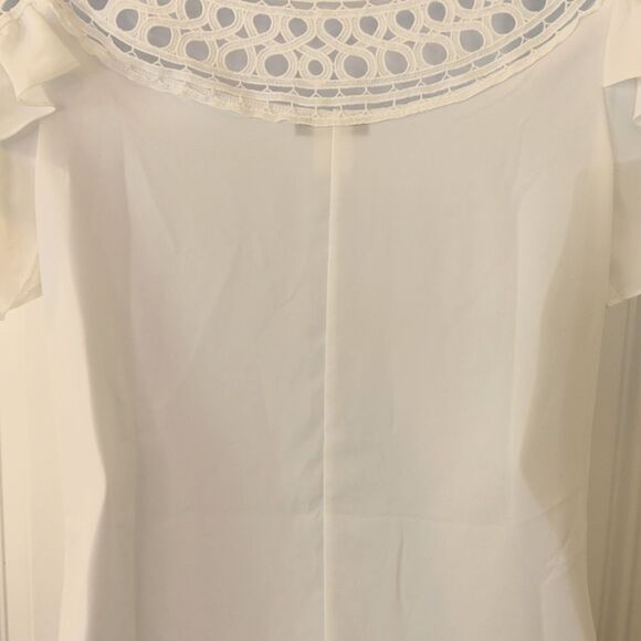 April White blouse with lace and short fluttered and ruffled sleeves - Picture 9 of 12